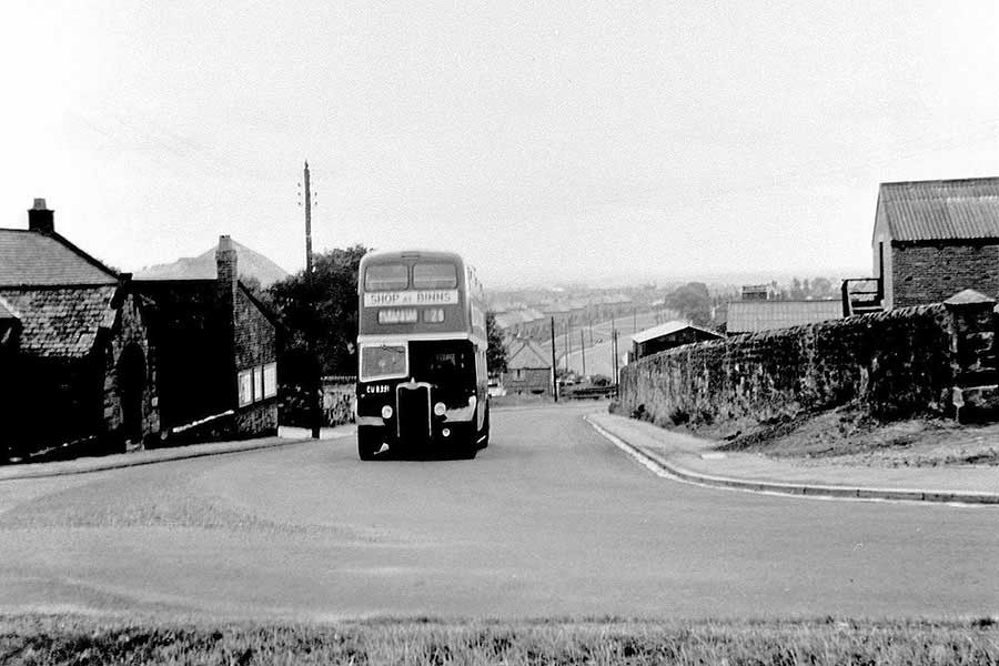 No. 25 Bus on Well Bank
